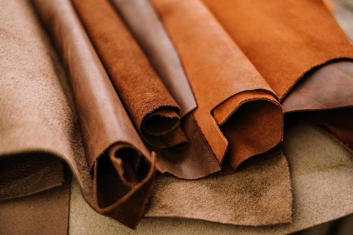 Premium Rolled Vegetable-Tanned Full-Grain Leather Hides for Crafting and Upholstery