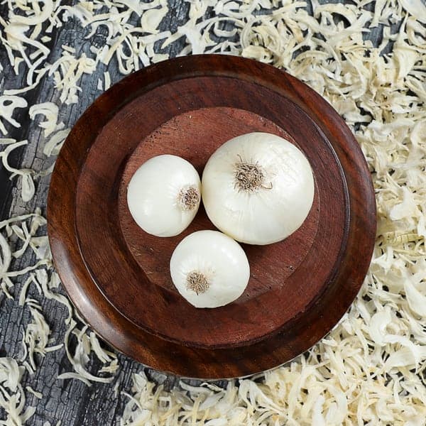 Premium Dehydrated White Onion Flakes and Whole Bulbs